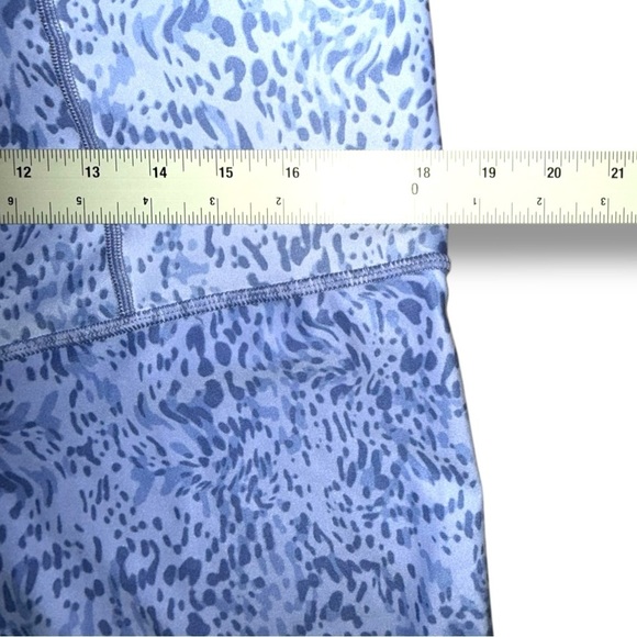 ATHLETA Elation 7” Printed Biker Short Liquid Petals‎ Periwinkle Purple - 2X - Picture 8 of 12